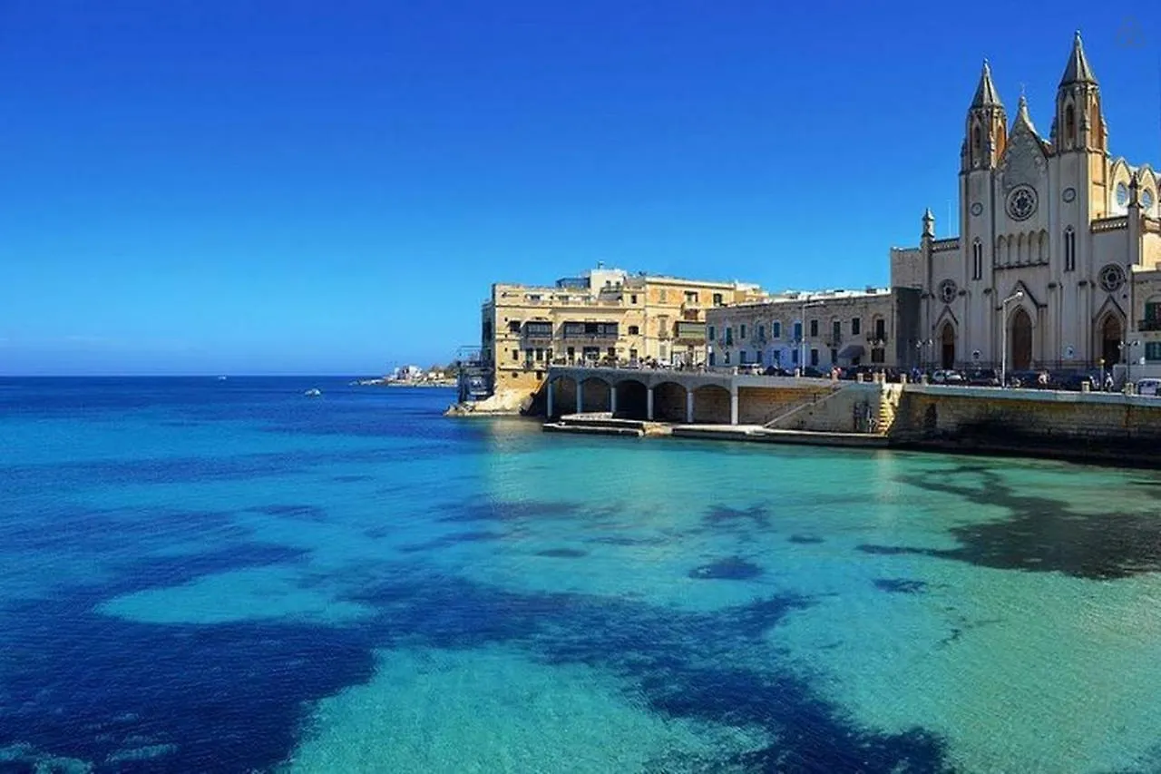 Apartment In Fort Cambridge With Pool Sliema