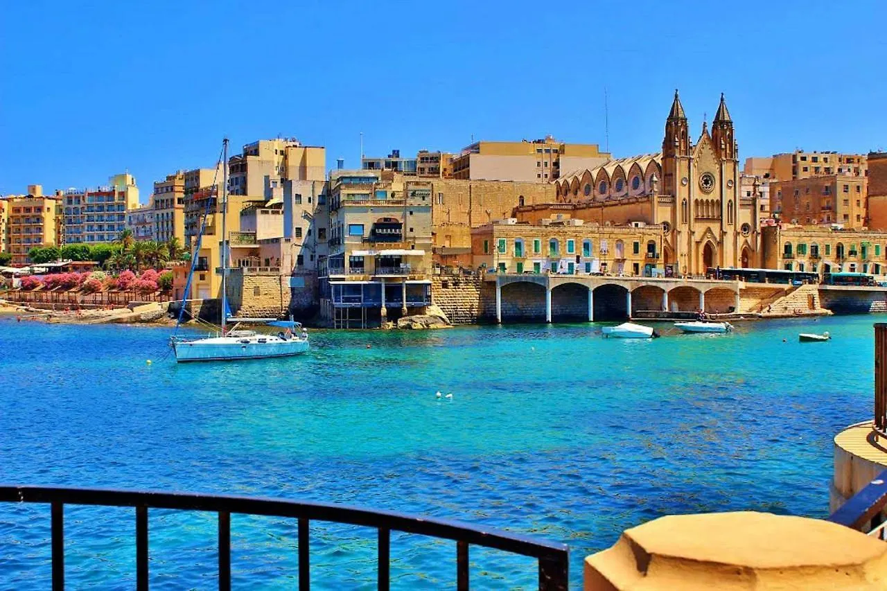 Apartment In Fort Cambridge With Pool Sliema
