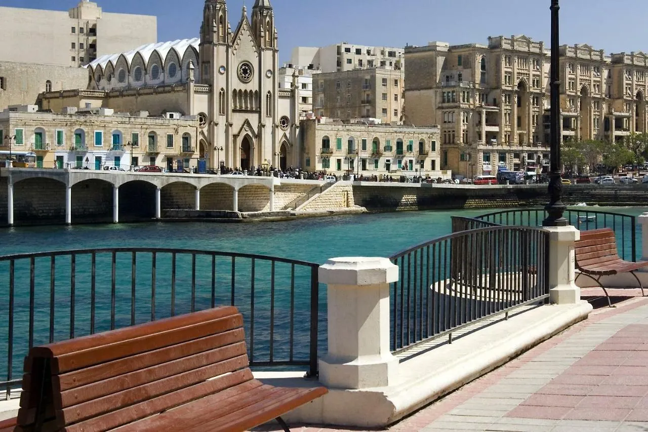 Apartment In Fort Cambridge With Pool Sliema