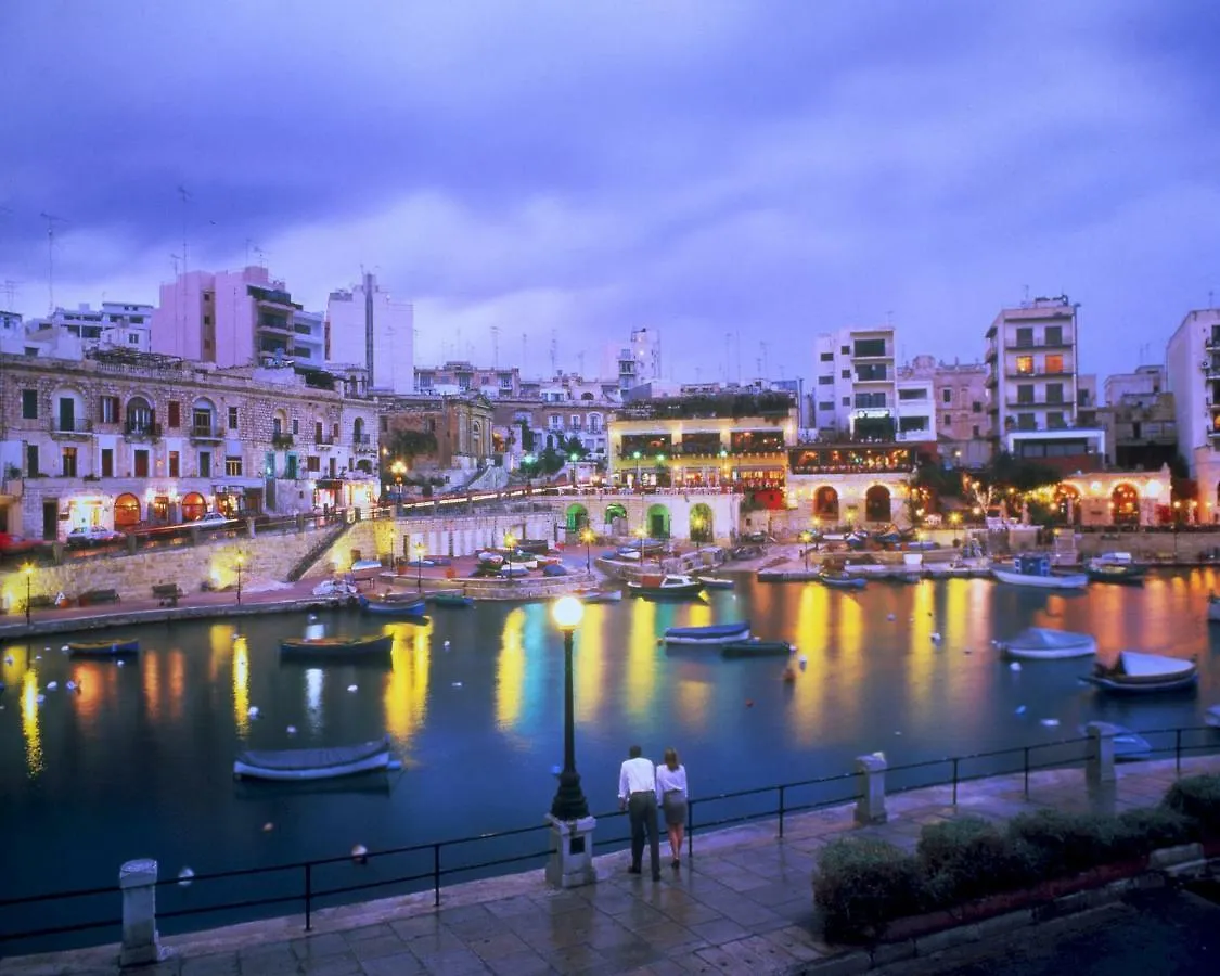 Apartment In Fort Cambridge With Pool Sliema