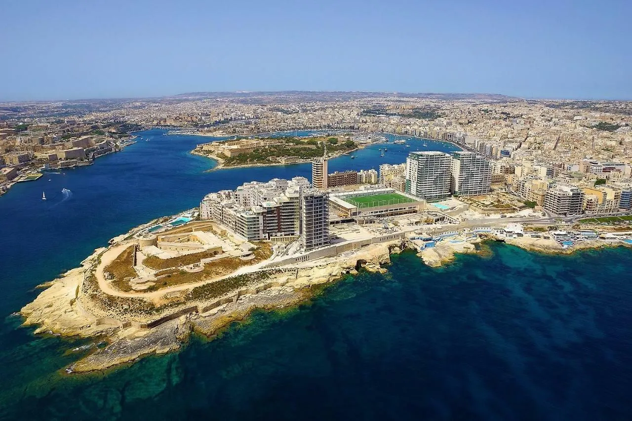 Apartment In Fort Cambridge With Pool Sliema Malta
