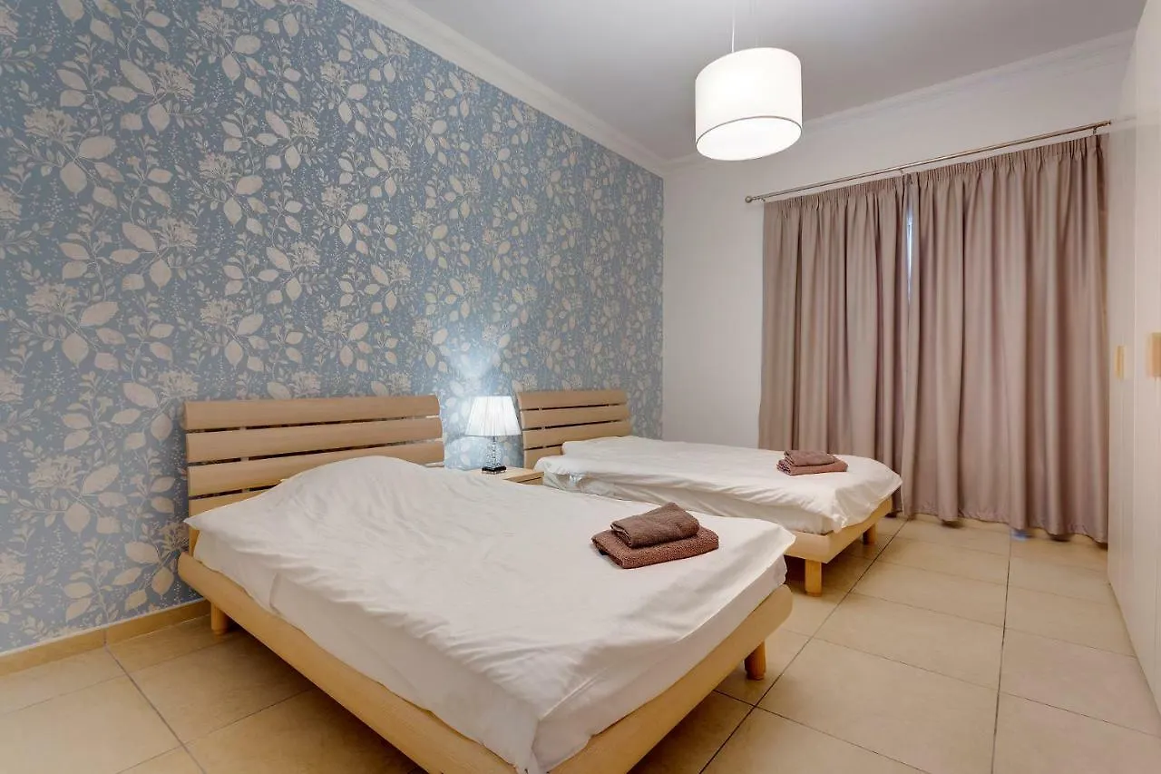 Apartment In Fort Cambridge With Pool Sliema Malta