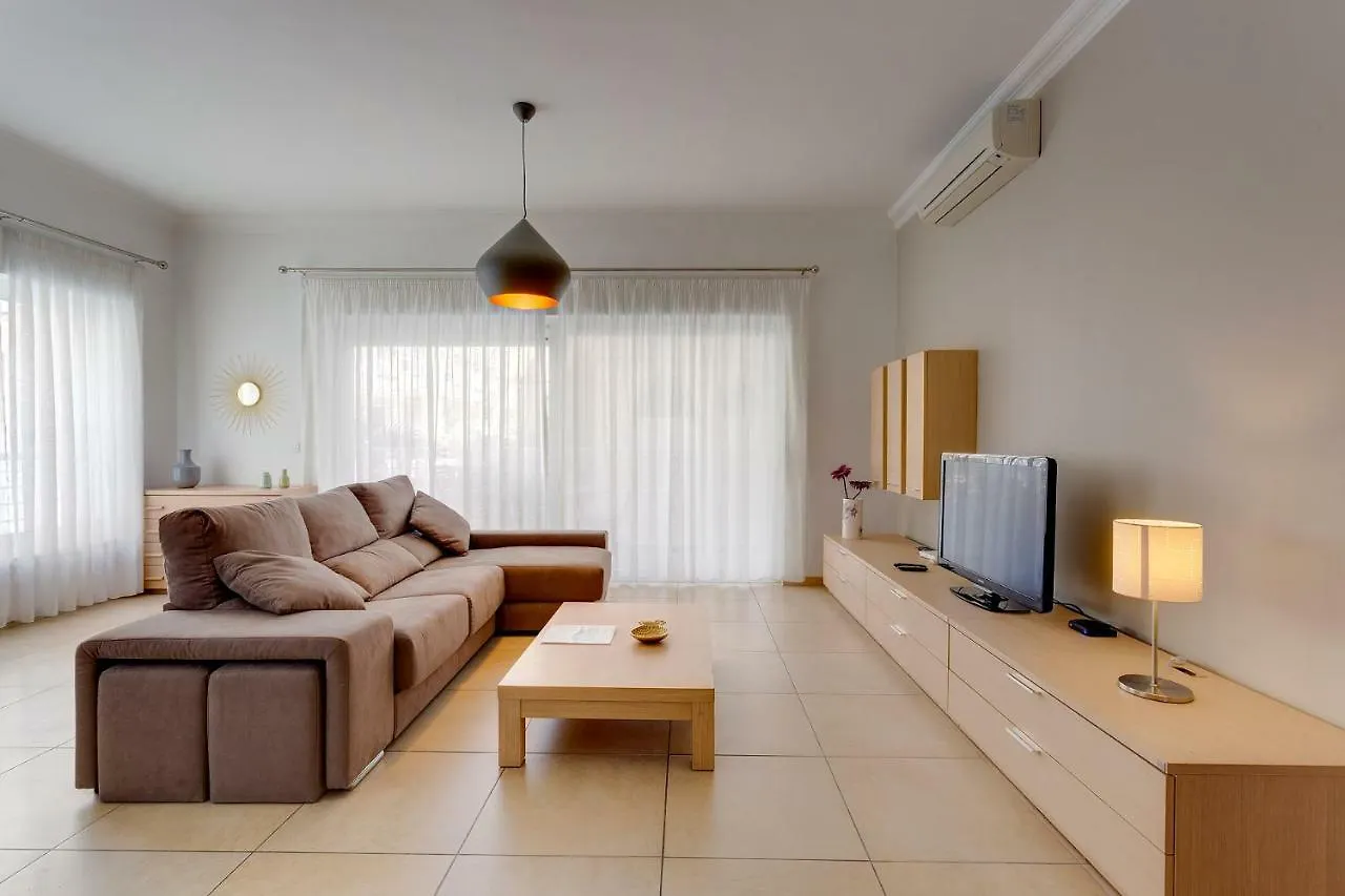 Apartment In Fort Cambridge With Pool Sliema