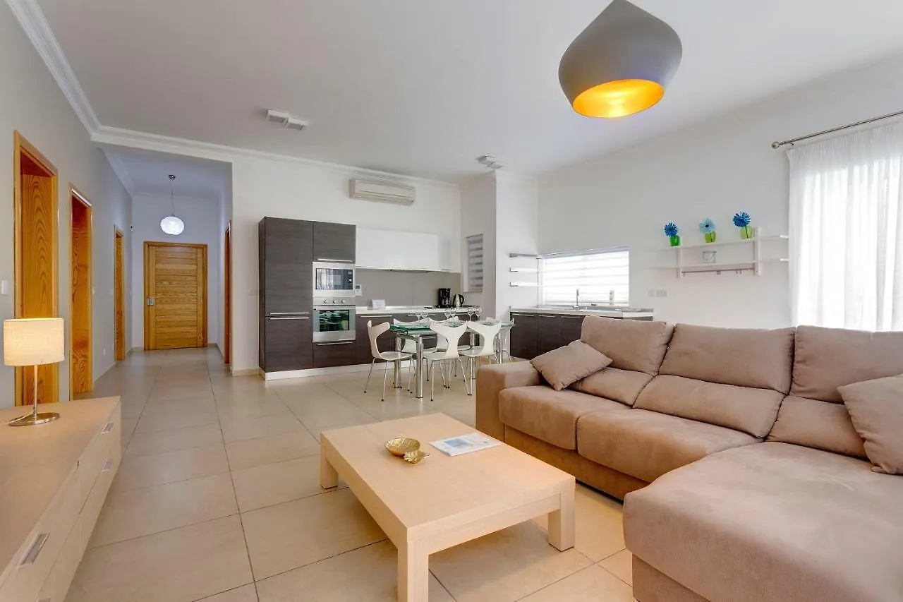 Apartment In Fort Cambridge With Pool Sliema
