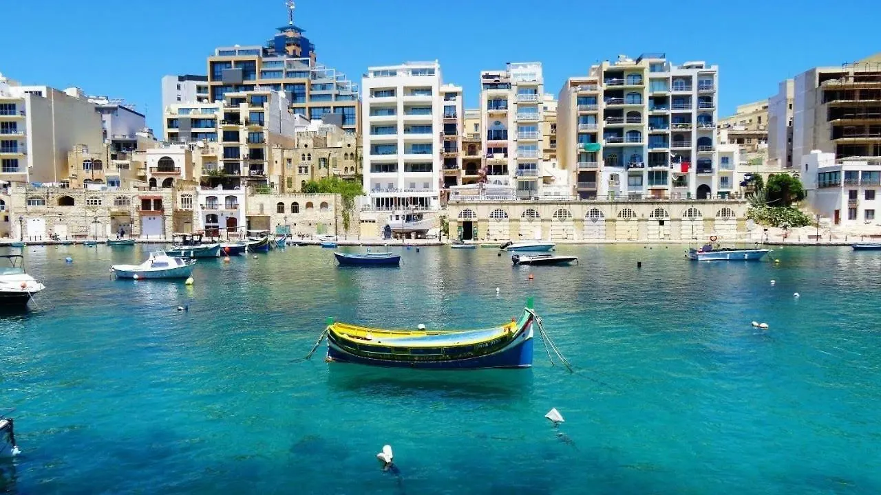 Apartment In Fort Cambridge With Pool Sliema